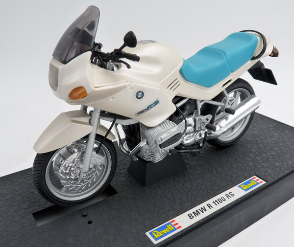 revell-08870-1-BMW-R-1100-RS-perlmuttweiß-metallic-Boxer