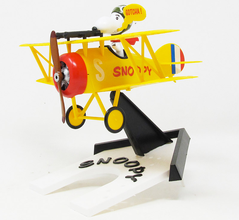 atlantis-models-74042-4-Snoopy-and-his-Sopwith-Camel-Curse-you-Red-Baron-snap-kit