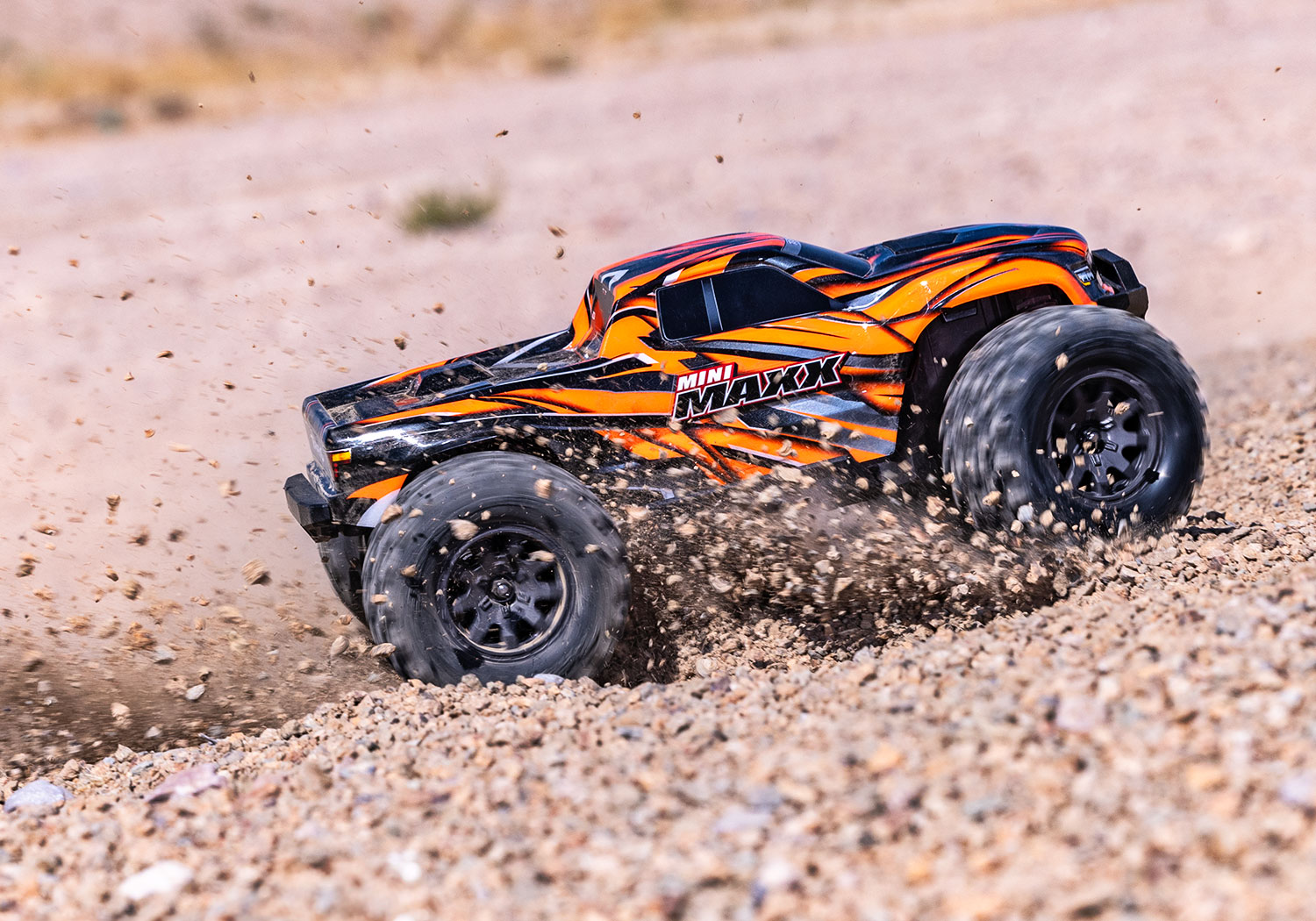 traxxas-107154-1-ORNG-9-Mini-Maxx-orange-Komplettset-Actionshot-Fachhändler-in-der-Nähe