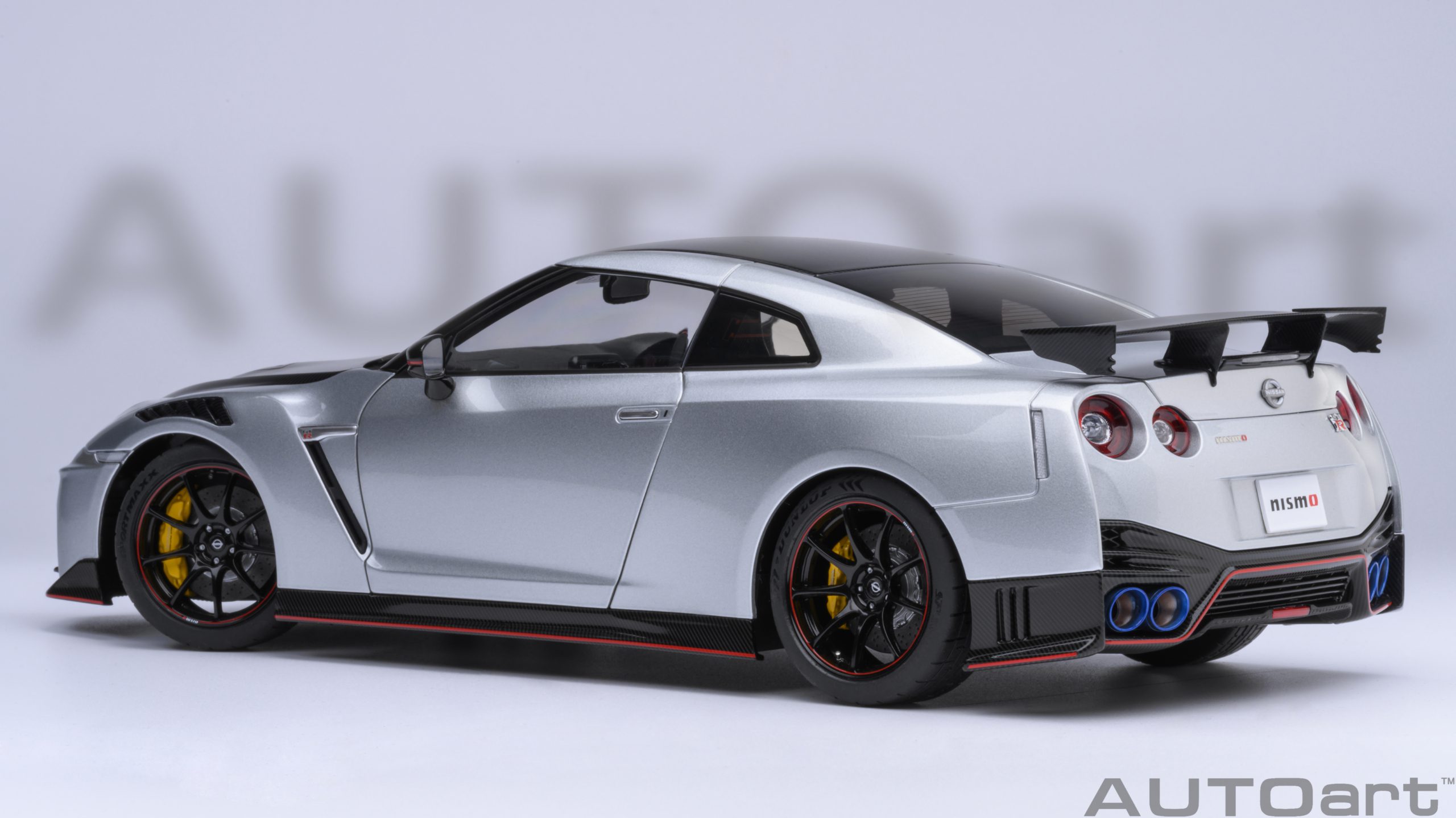 autoart-77503-9-Nissan-GT-R-R35-NISMO-Special-Edition-ultimate-metal-silver-Schweller autoart-77503-9-Nissan-GT-R-R35-NISMO-Special-Edition-ultimate-metal-silver-Schweller