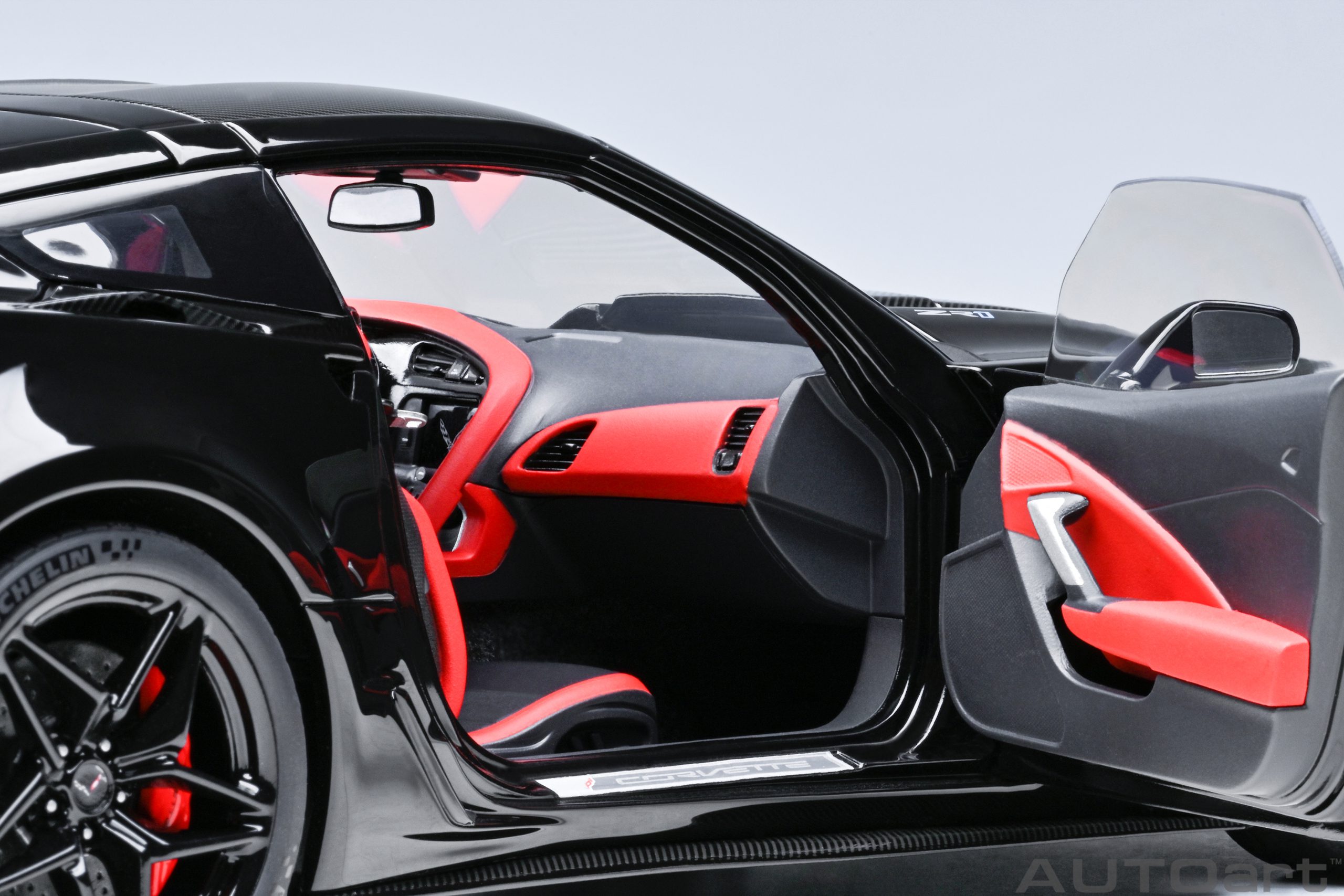 autoart-71276-4-Chevrolet-Corvette-ZR1-C7-2019-gloss-black-Armaturenbrett