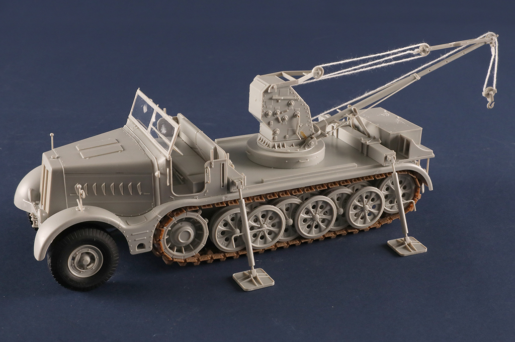 Trumpeter-09576-2-Schwerer-Zugkraftwagen-18-t-mit-6-t-Bilstein-Kran-Sd-Kfz-9-1-Rohbau