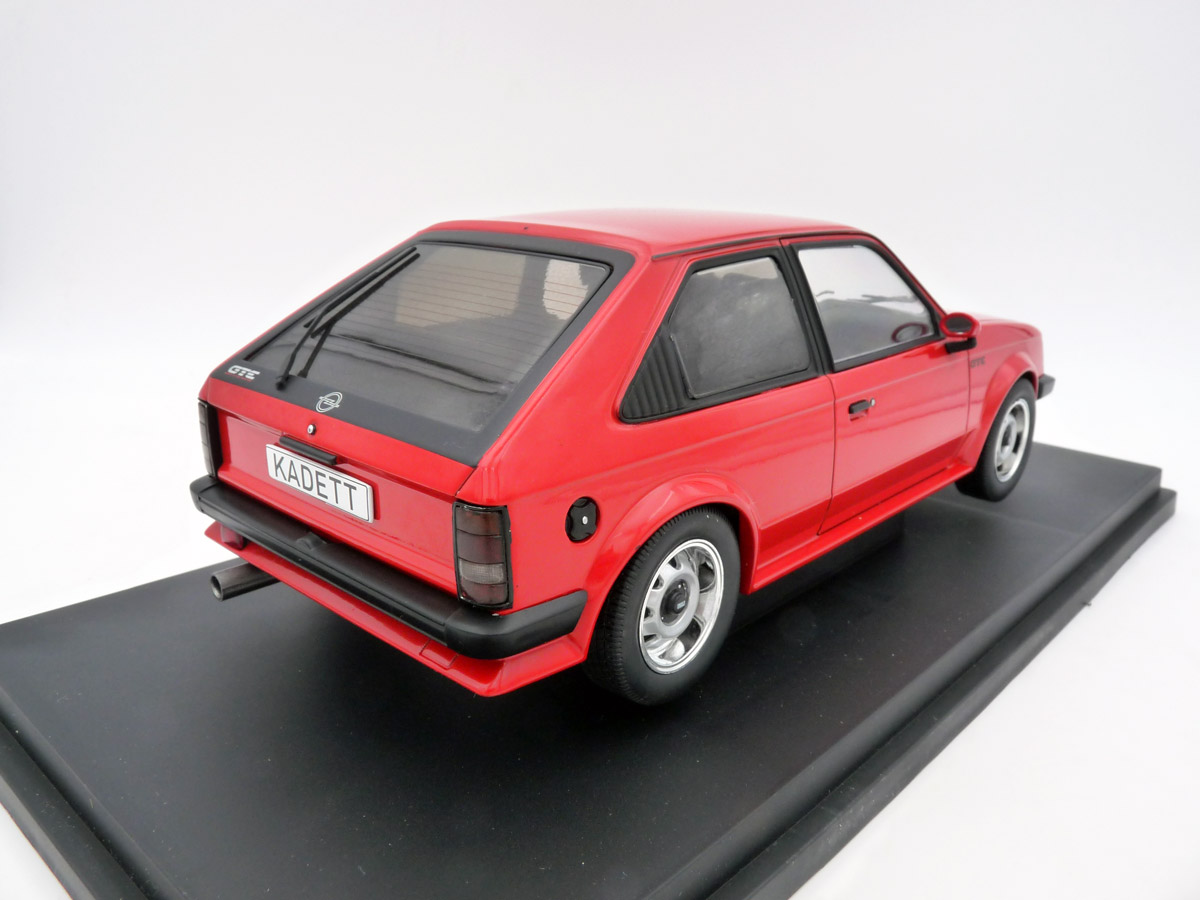model-car-group-MCG18269-3-Opel-Kadett-D-GTE-Heckklappe