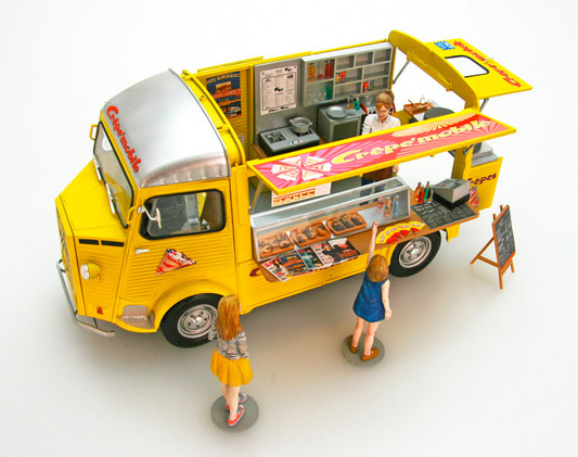 ebbro-25013-2-Citroen-HY-Crépes-Mobile-Vintage-Foodtruck-mit-Figuren