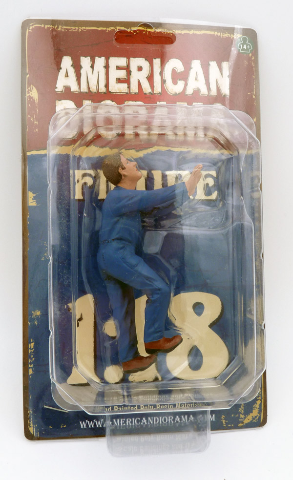 americandiorama-AD38178-1-Darwin-schiebt-das-Auto-an-Mechaniker americandiorama-AD38178-1-Darwin-schiebt-das-Auto-an-Mechaniker