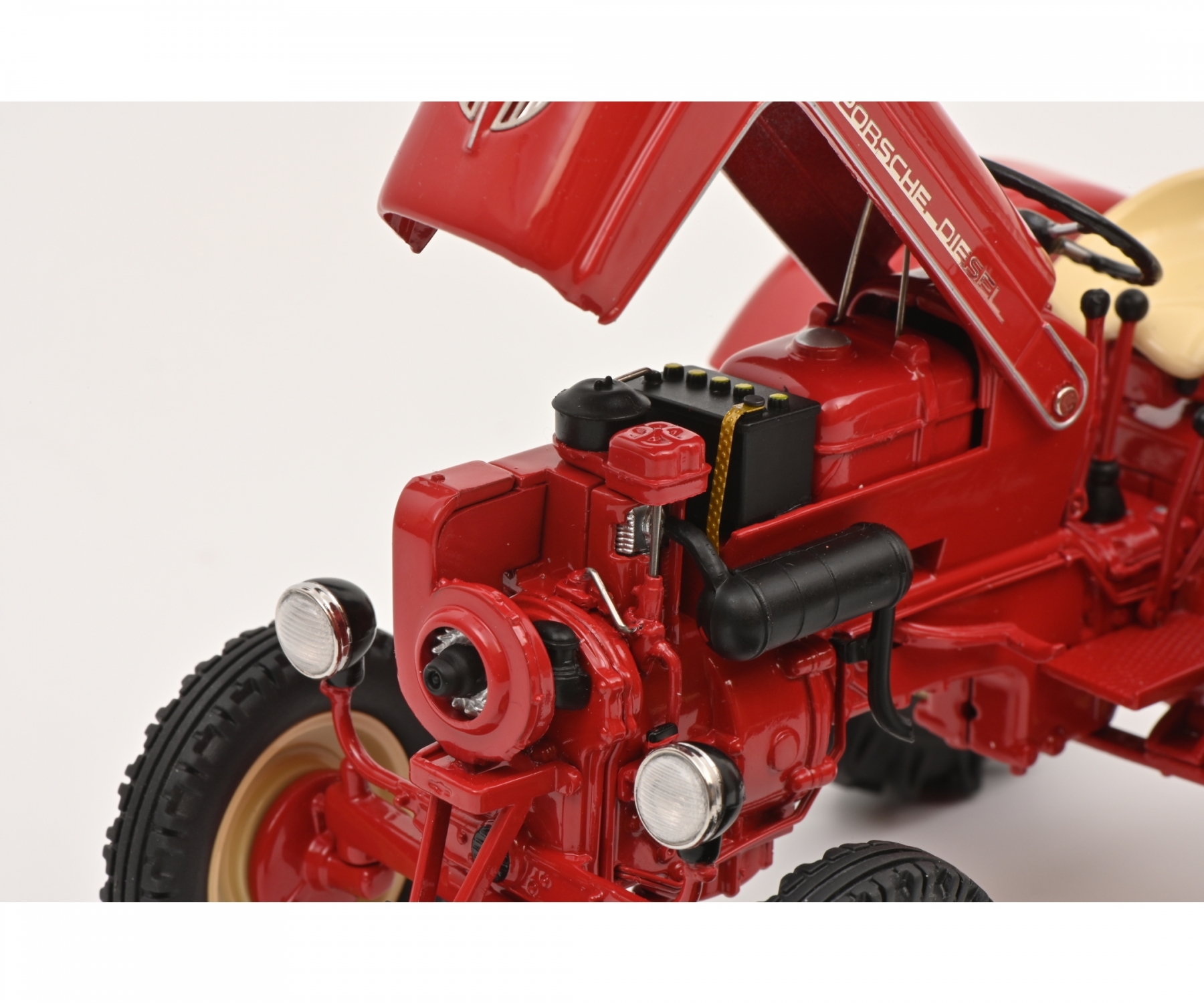 schuco-450026700-2-Porsche-Junior-Diesel-rot-Ackerschlepper-Traktor schuco-450026700-2-Porsche-Junior-Diesel-rot-Ackerschlepper-Traktor
