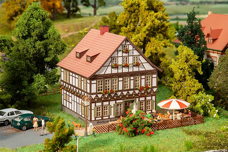 faller-130593-1-Gasthaus-Kupfer-Fachwerkromantik-gemütlich-Essen-gehen