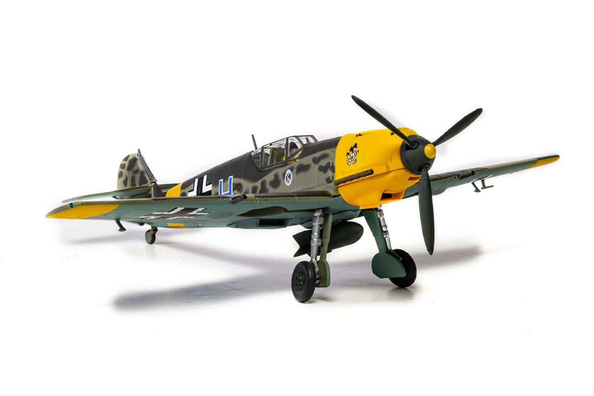 corgi-AA28007-2-Messerschmitt-Bf109-E7-B-Blue-H-Triangle-II-Schlachtgeschwader-1-Stalingrad-Luftwaffe-ground-support-Jabo-Winter-1942-1943