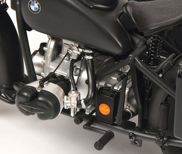 schuco-450656400-4-BMW-R75-Wehrmachtsgespann-mit-Seitenwagen-Wehrmachtsgrau