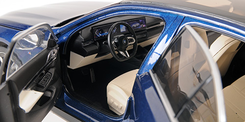 minichamps-110023400-4-BMW-i5-2023-blau-metallic-electric-drive-Cockpit