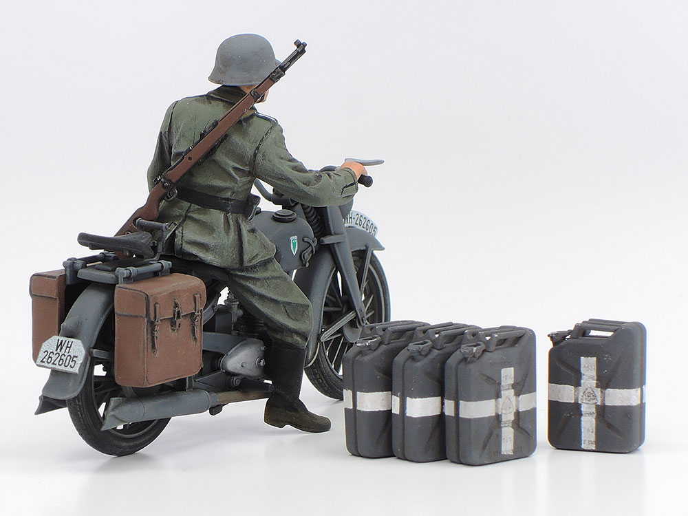 tamiya-25209-5-Panzerkampfwagen-IV-Ausf-G-early-production-mit-DKW-Motorrad-Ostfront-Figuren