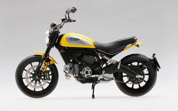 true-scale-miniatures-TSMMMC0003-3-Ducati-Scrambler-Icon-62-gelb-Retrobike