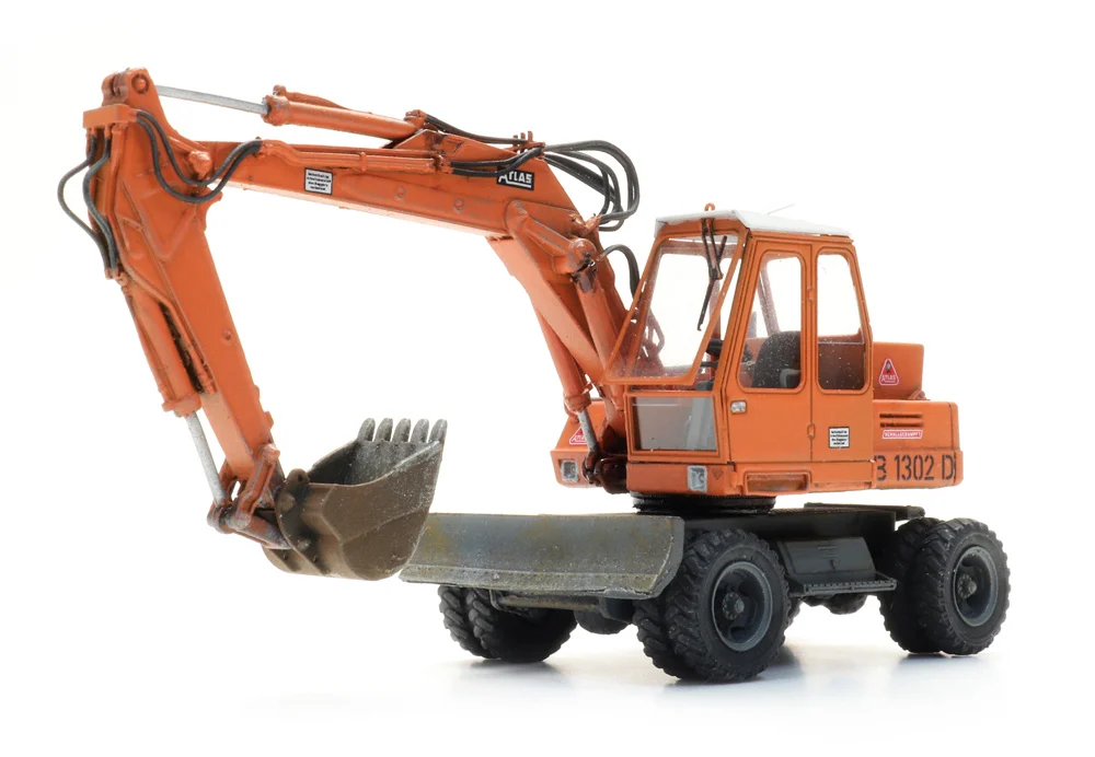 Artitec-387633-1-Atlas-1302-Mobilbagger-orange-Modell-vorne