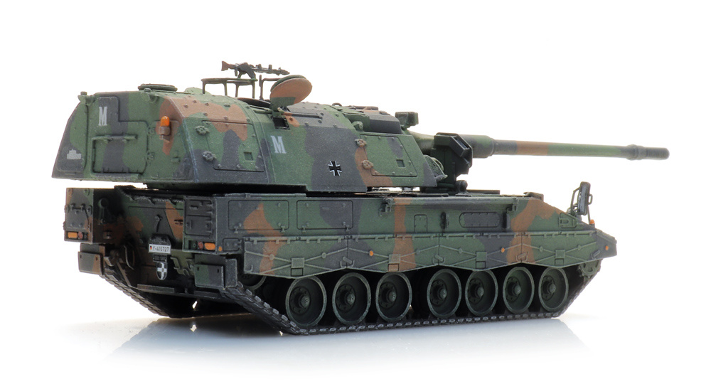 Artitec-6870664-3-BRD-PzH-Panzerhaubitze-2000-Bundeswehr-Flecktarn-Verteidigung-Ostflanke
