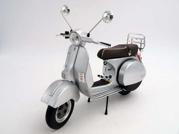 schuco-450667200-1-Vespa-PX-125-70-Jahre-Sonderedition-silber-metallic-Modell