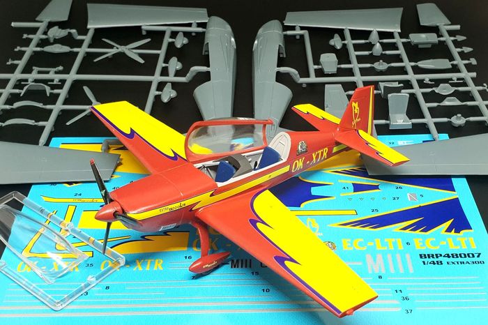 brengun-BRP48007-2-Extra-EA-300L-330LC-zweisitziges-Kunstflugzeug-Walter-Extra-Champion brengun-BRP48007-2-Extra-EA-300L-330LC-zweisitziges-Kunstflugzeug-Walter-Extra-Champion