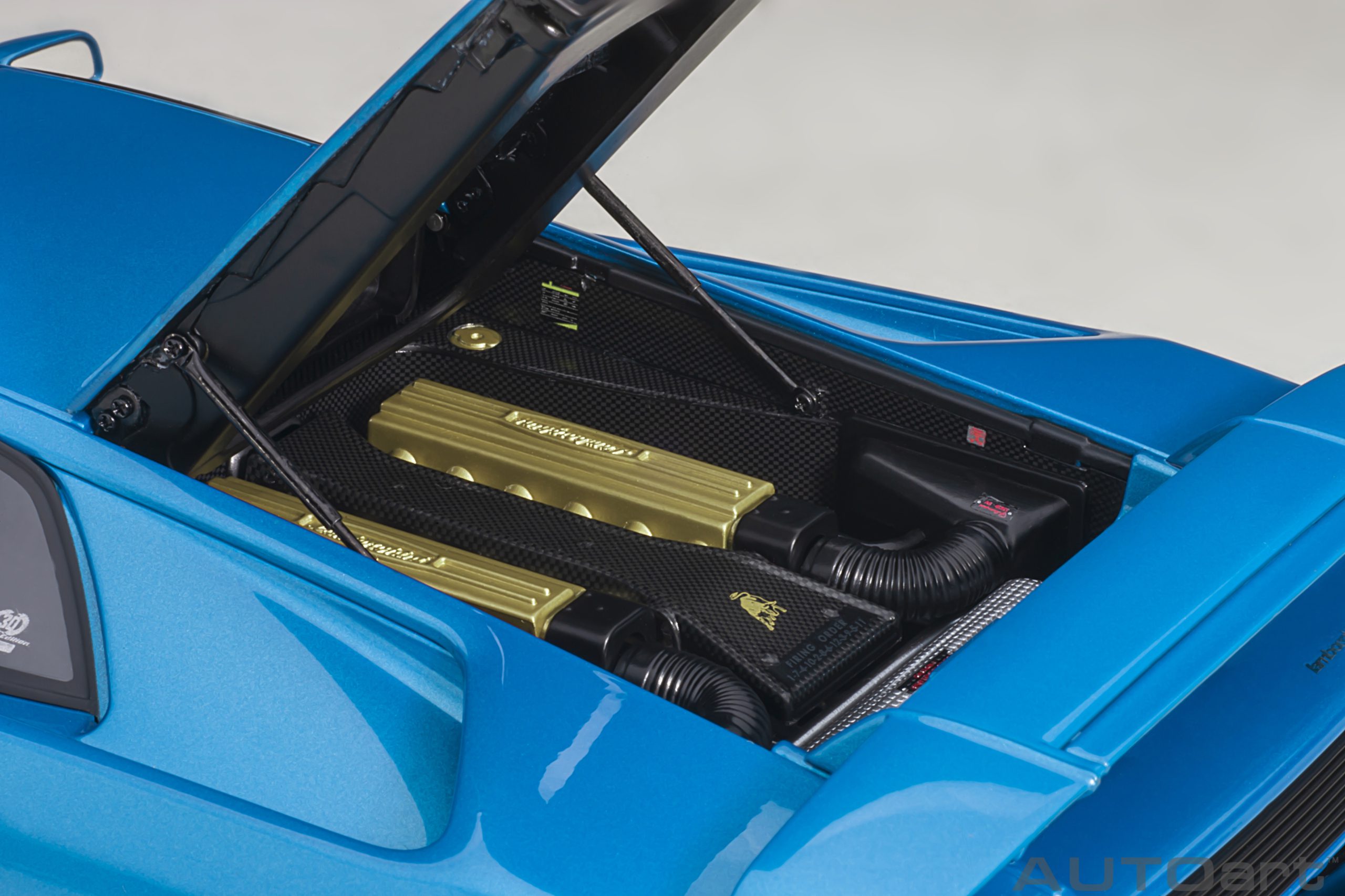 autoart-79156-6-Lamborghini-Diablo-SE30-30th-Anniversary-Edition-Blu-Sirena-metallic-blue