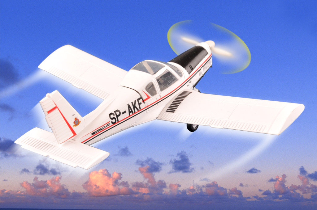 hobbyboss-80299-1-Zlin-Z-42M-Sportflugzeug-Tiefdecker