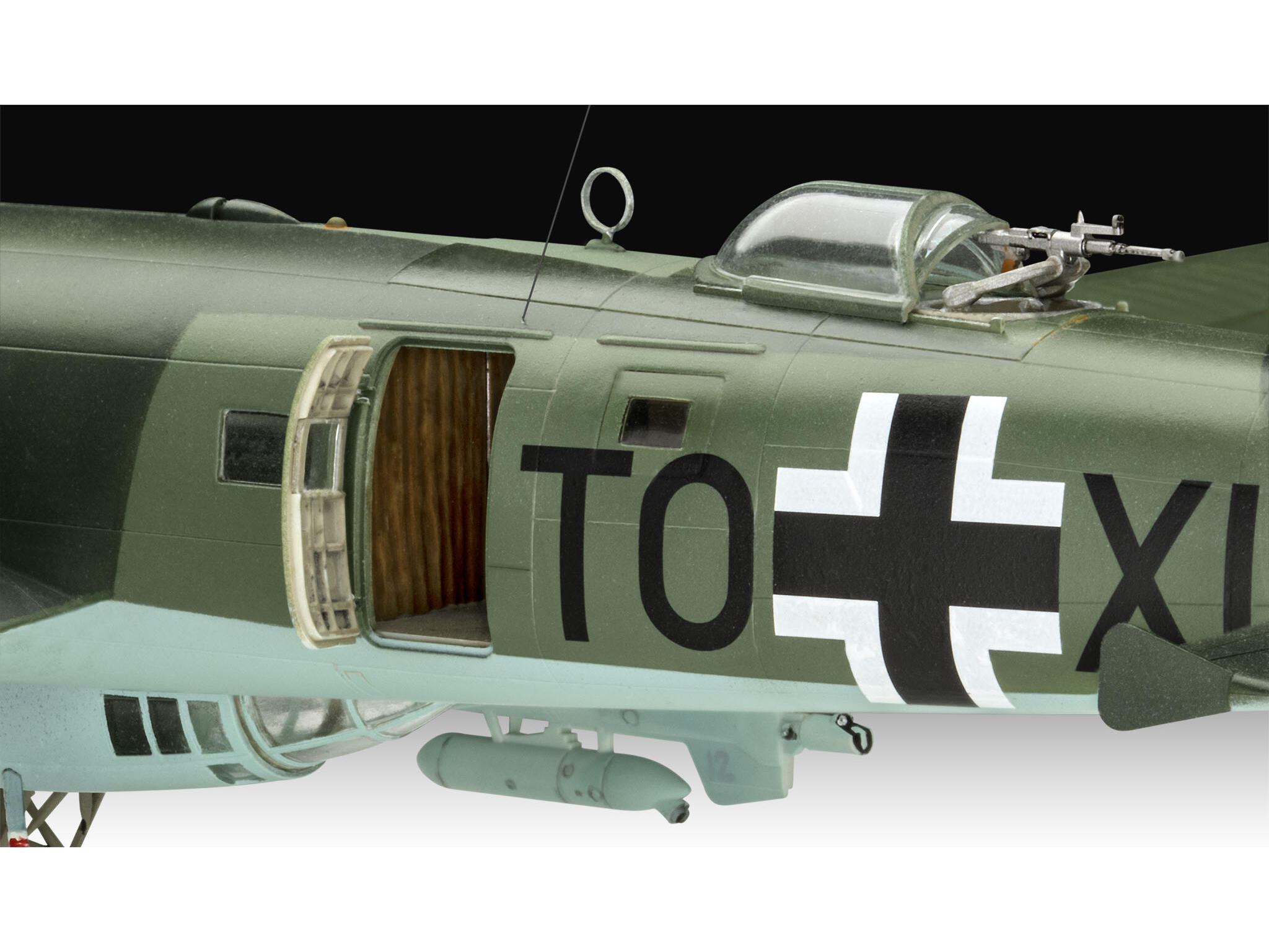 Revell-03777-4-Focke-Wulf-Fw-200-Condor-C-5-C-8-Rumpf-Tür